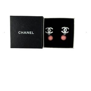 CHANEL White CC Logo Earrings with Pink Drops